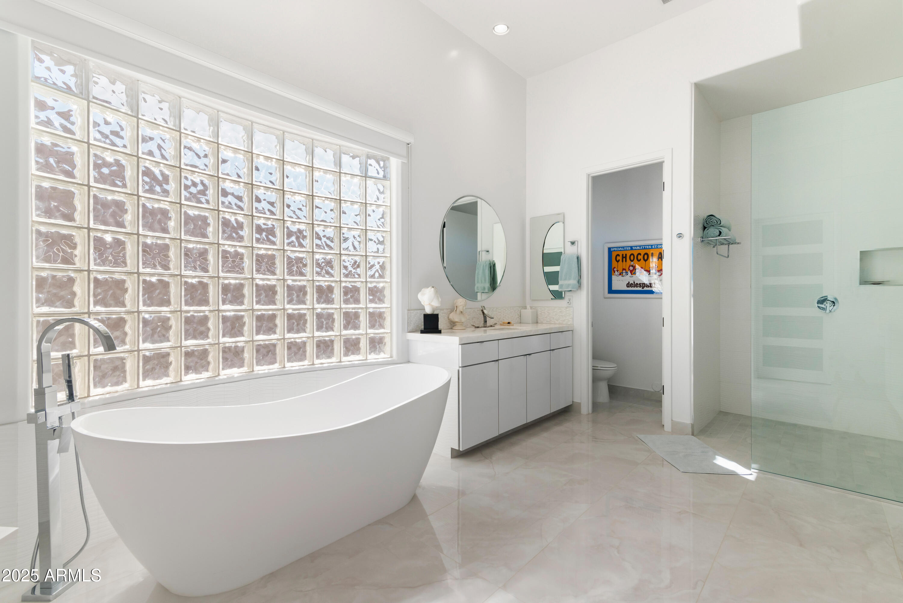 14437 East Wethersfield Road Scottsdale, AZ 85259 - Photo 9 of 36 Large Soaking Tub and Toilet Stall