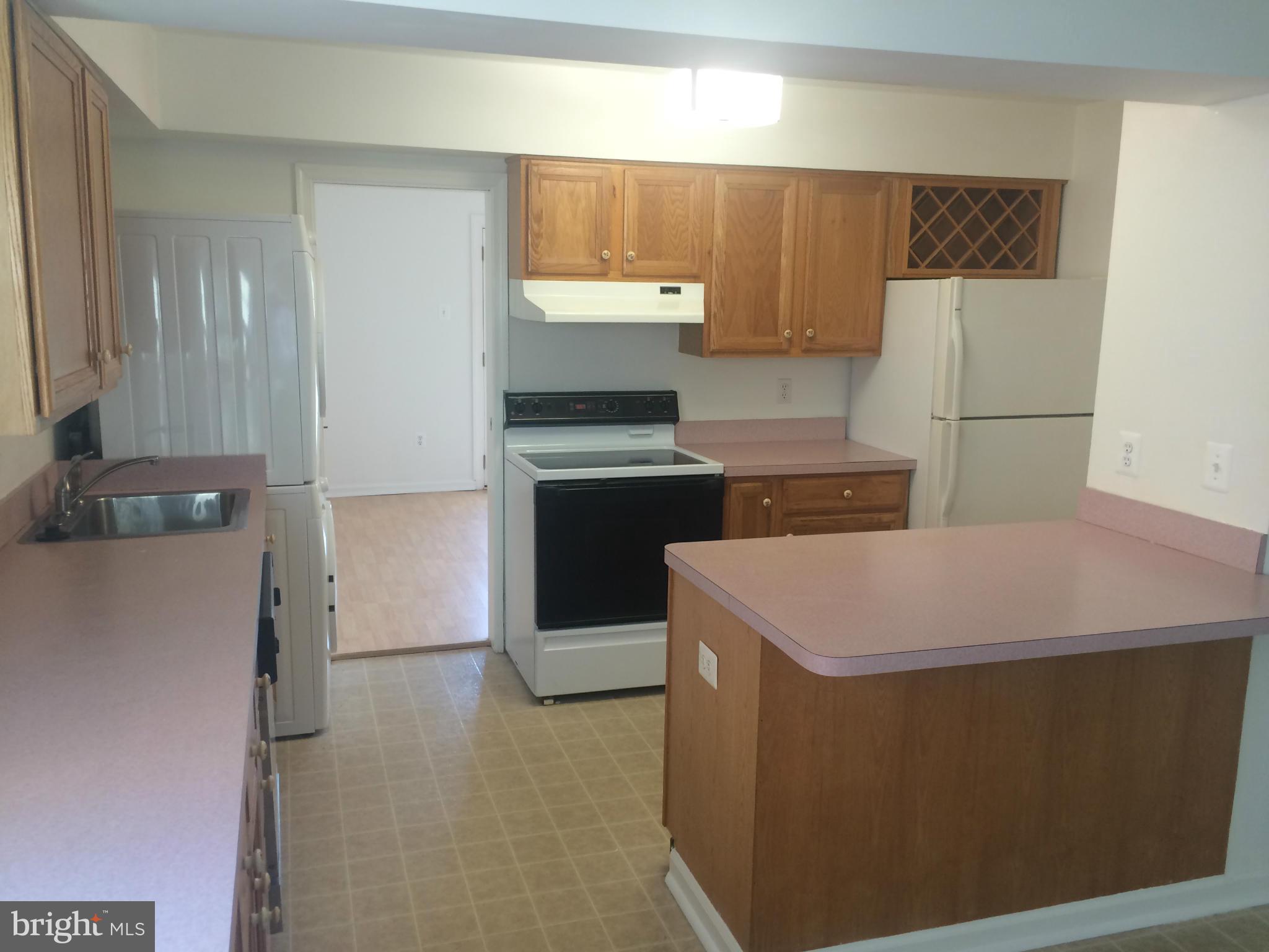 14583 Golden Oak Road, Unit 14583 Centreville, VA 20121 - Photo 2 of 14 Kitchen