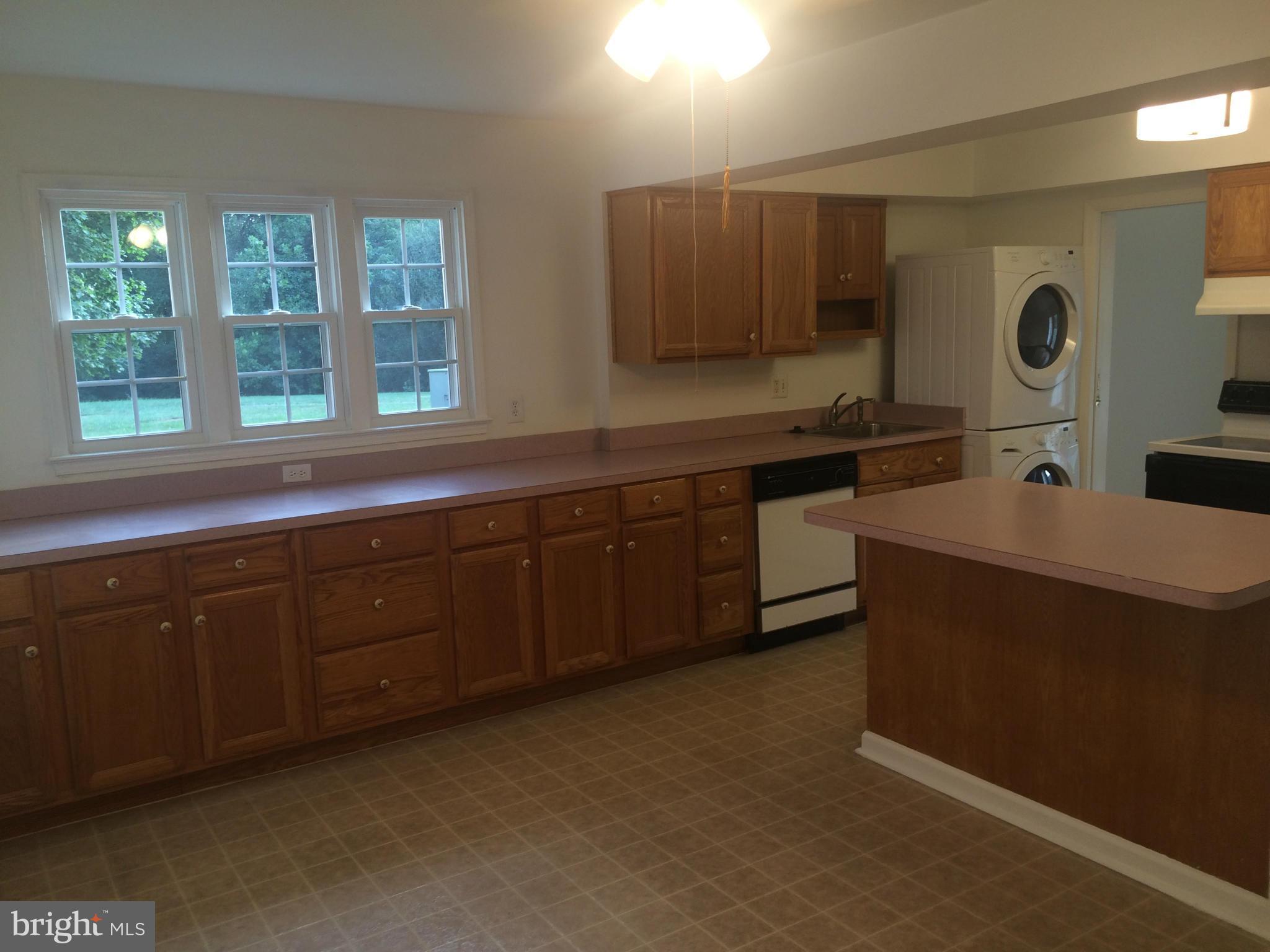 14583 Golden Oak Road, Unit 14583 Centreville, VA 20121 - Photo 3 of 14 Kitchen