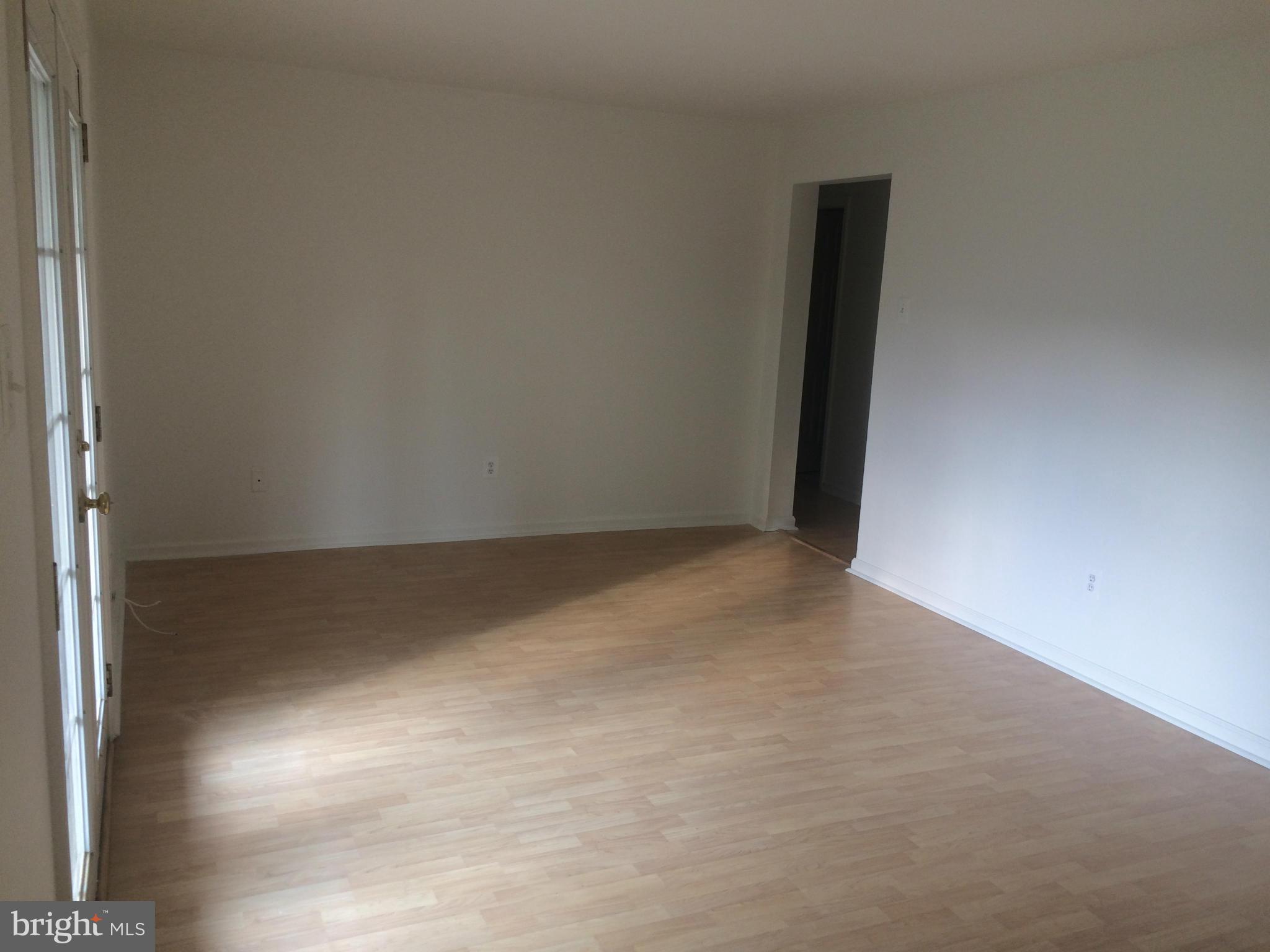 14583 Golden Oak Road, Unit 14583 Centreville, VA 20121 - Photo 6 of 14 Living Room