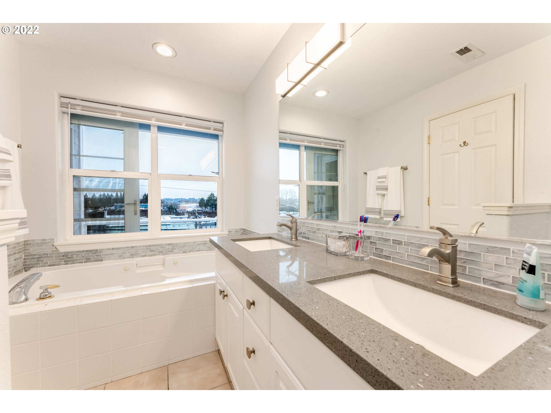 536 Northeast Bridgeton Road Portland, OR 97211 - Photo 18 of 28