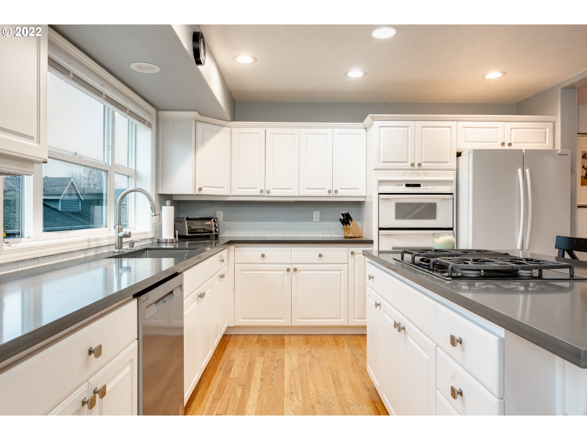 536 Northeast Bridgeton Road Portland, OR 97211 - Photo 6 of 28