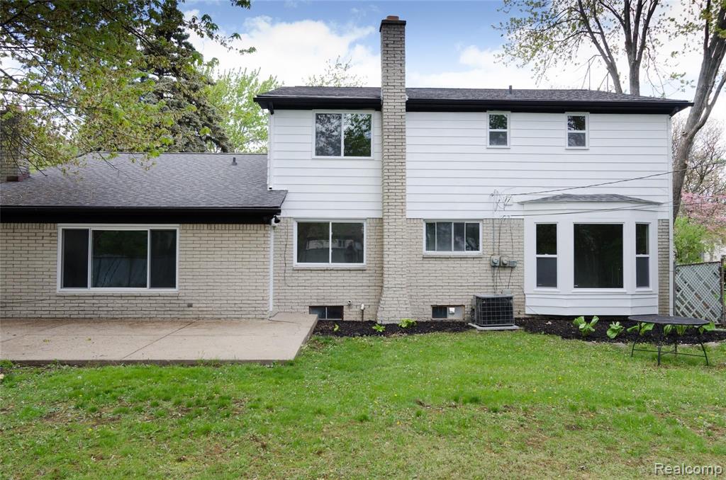 18151 Ramsgate Drive Lathrup Village, MI 48076 - Photo 8 of 47