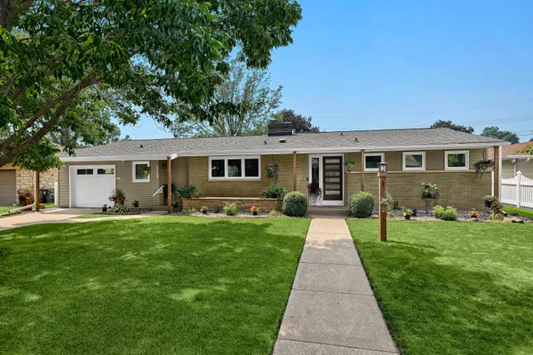 $374,900 | 2248 Sisson Drive, La Crosse, WI 54601