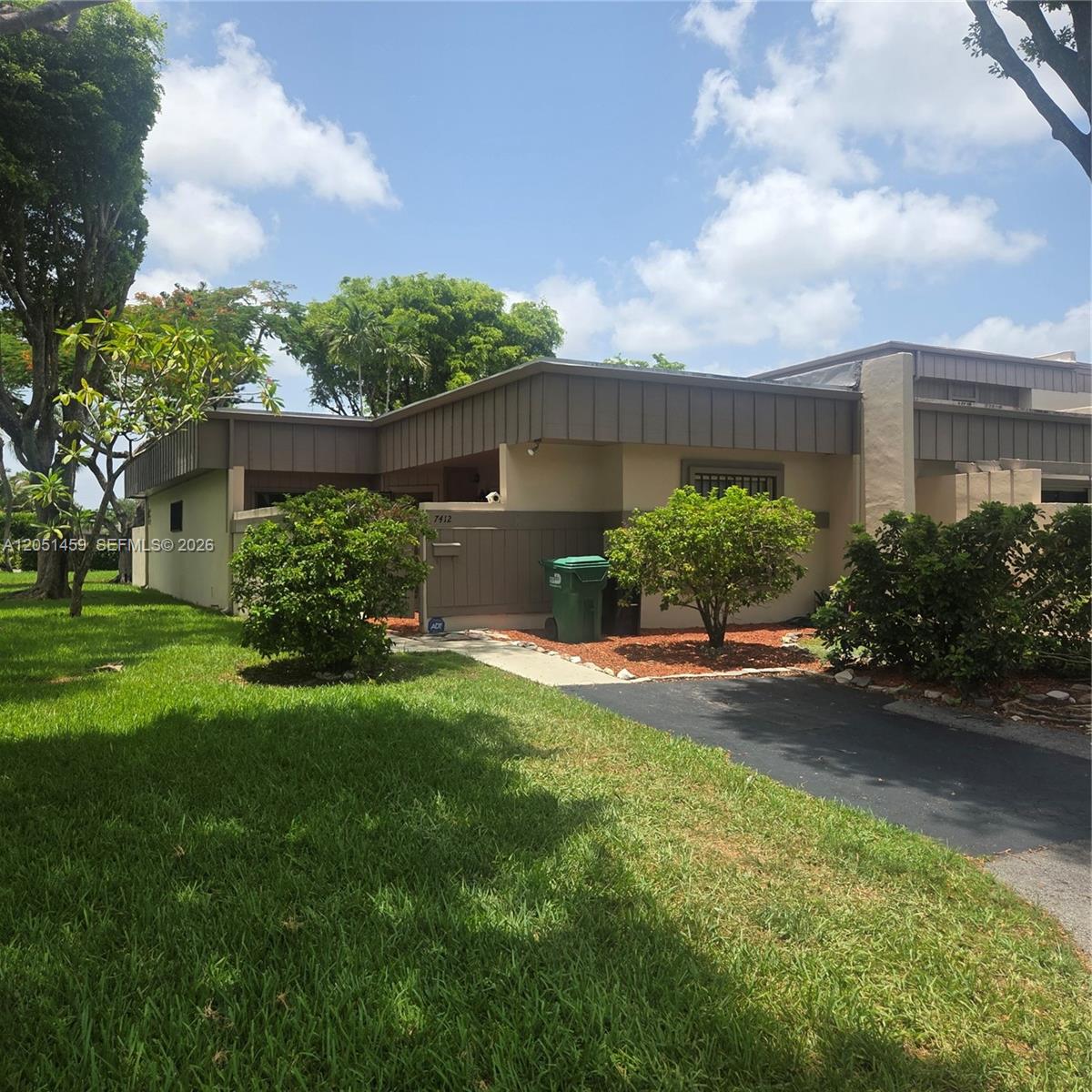 7412 Southwest 105th Place Miami, FL 33173 - Photo 3 of 19