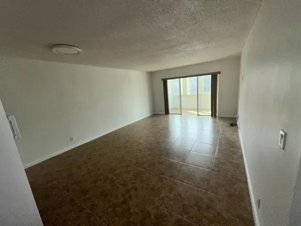 $1,500 | 715 Lori Drive, Unit 201, Palm Springs, FL 33461