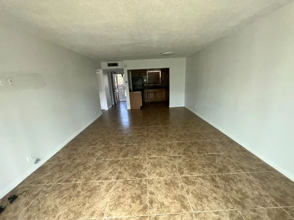 $1,500 | 715 Lori Drive, Unit 201, Palm Springs, FL 33461