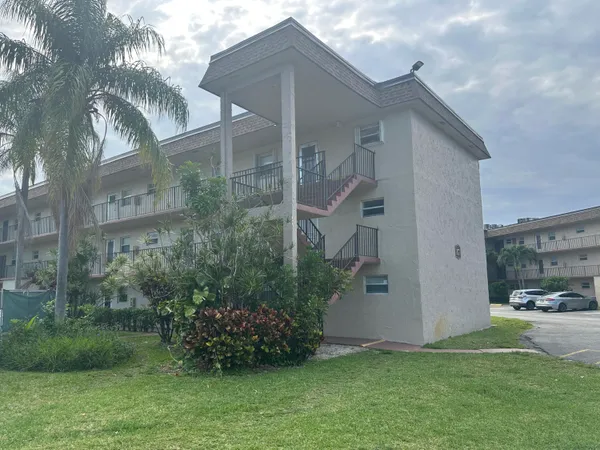 $1,500 | 715 Lori Drive, Unit 201, Palm Springs, FL 33461