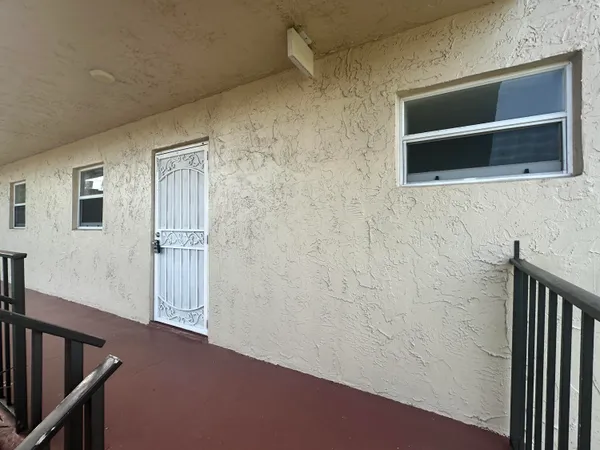 $1,500 | 715 Lori Drive, Unit 201, Palm Springs, FL 33461