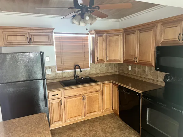 $1,500 | 715 Lori Drive, Unit 201, Palm Springs, FL 33461
