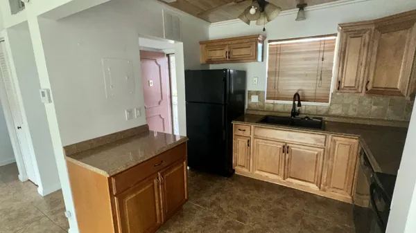 $1,500 | 715 Lori Drive, Unit 201, Palm Springs, FL 33461