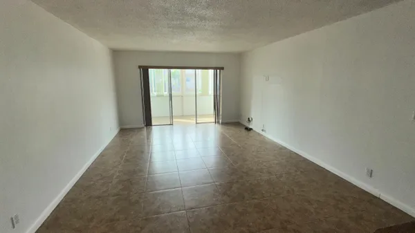 $1,500 | 715 Lori Drive, Unit 201, Palm Springs, FL 33461