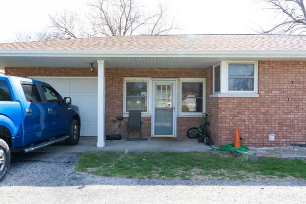 $230,000 | 7426 West Lancaster Road, Peoria, IL 61607