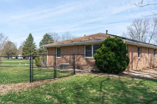 a view of a house with backyard and a garden