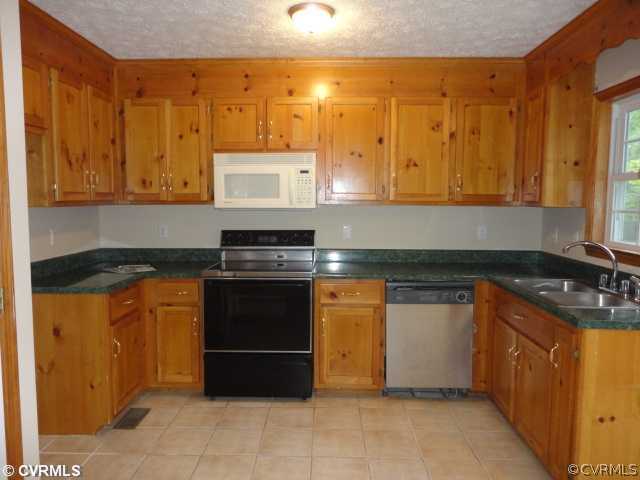 9305 Hunters Trail Road Petersburg, VA 23803 - Photo 4 of 15 Kitchen