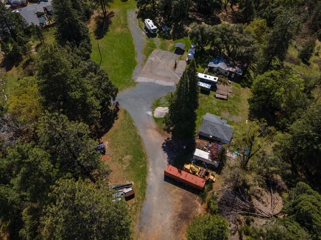 a view of a yard with trees