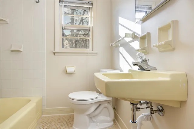 $1,975 | 16 Summit Street, Perinton, NY 14450