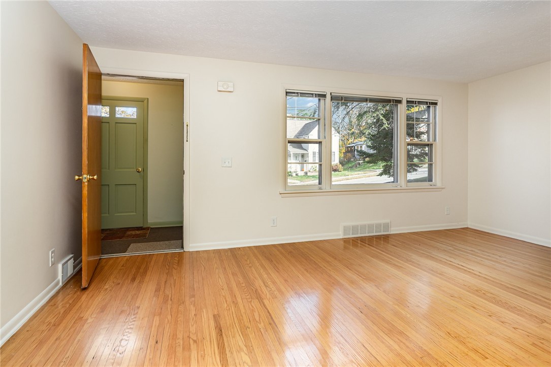 16 Summit Street Perinton, NY 14450 - Photo 8 of 49