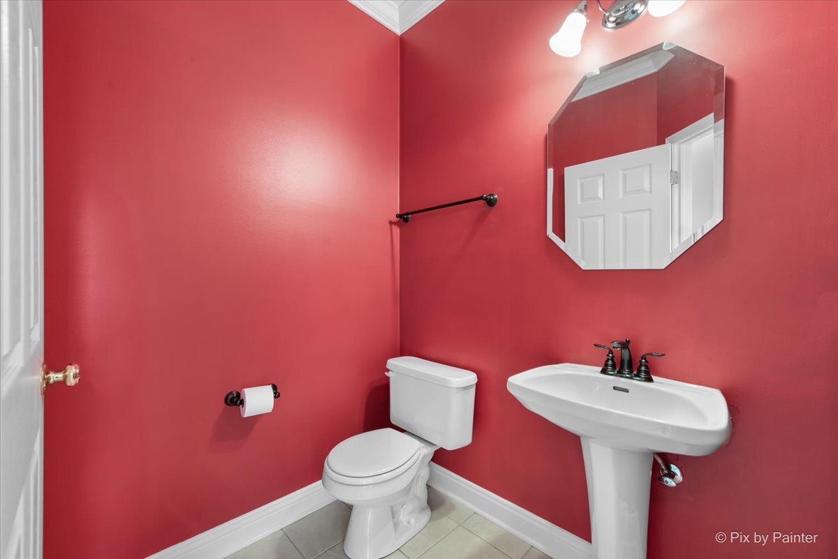 827 Riding Lane, Unit 827 St. Charles, IL 60174 - Photo 16 of 40 a bathroom with a sink a toilet and mirror