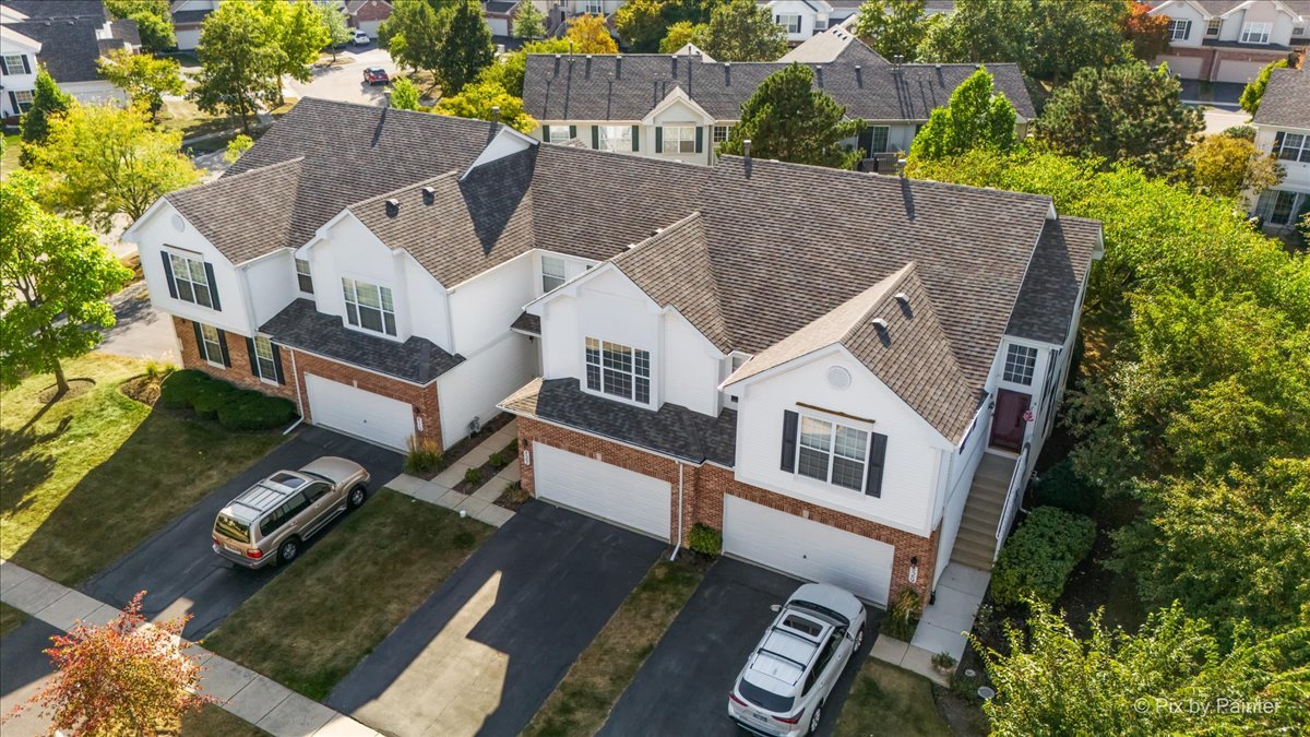 827 Riding Lane, Unit 827 St. Charles, IL 60174 - Photo 36 of 40 an aerial view of multiple houses with a yard