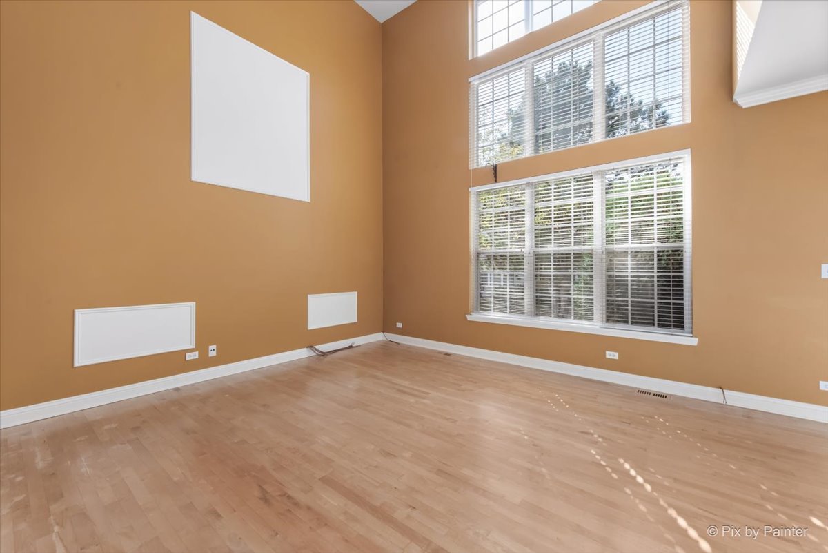 827 Riding Lane, Unit 827 St. Charles, IL 60174 - Photo 9 of 40 a view of an empty room with a window