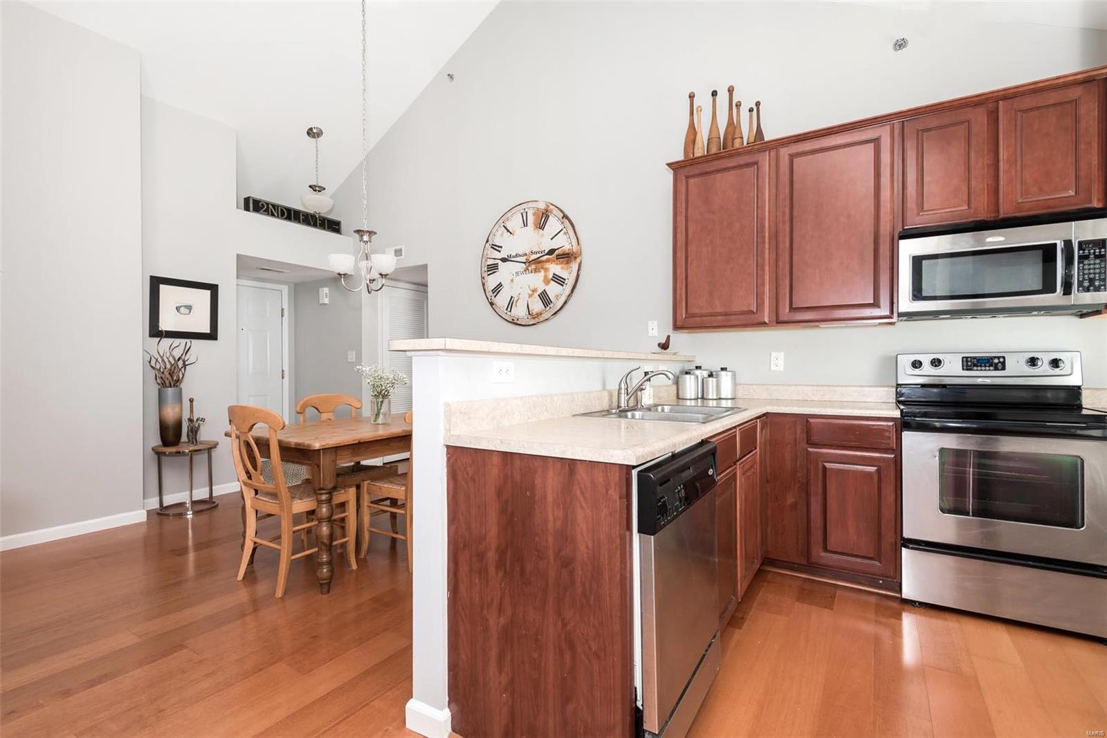 9732 Crayford Road, Unit 5H St. Louis, MO 63123 - Photo 11 of 28 Gallery Image 11