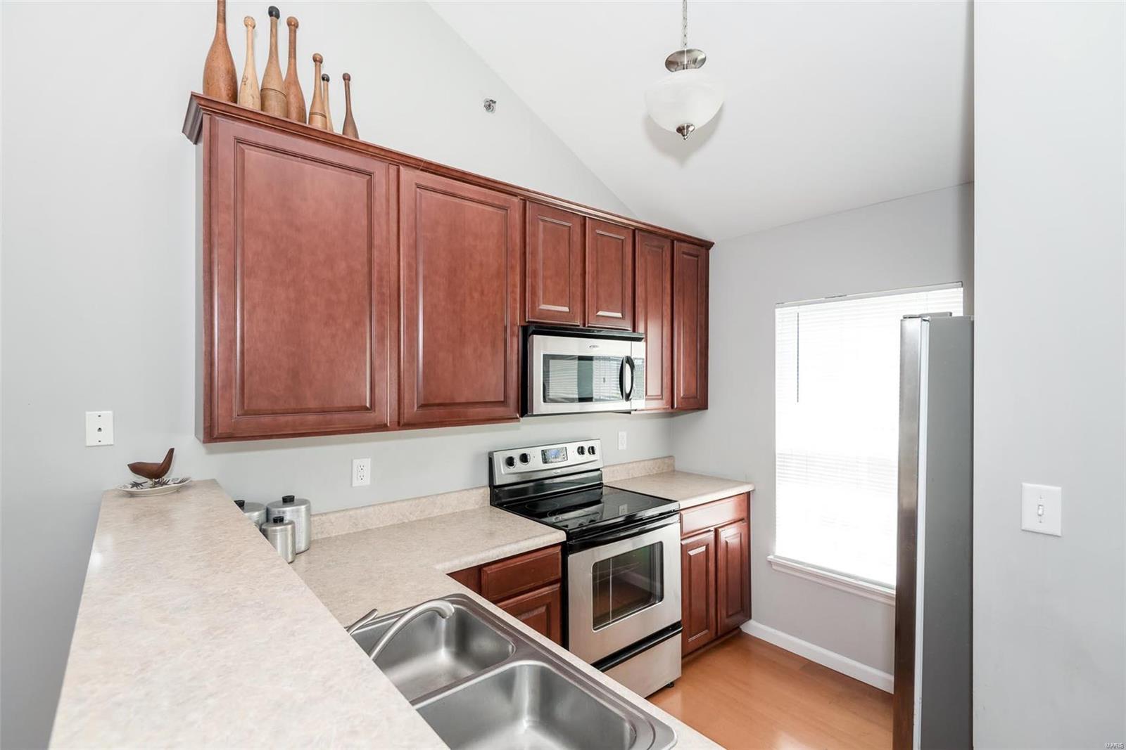 9732 Crayford Road, Unit 5H St. Louis, MO 63123 - Photo 12 of 28 Gallery Image 12