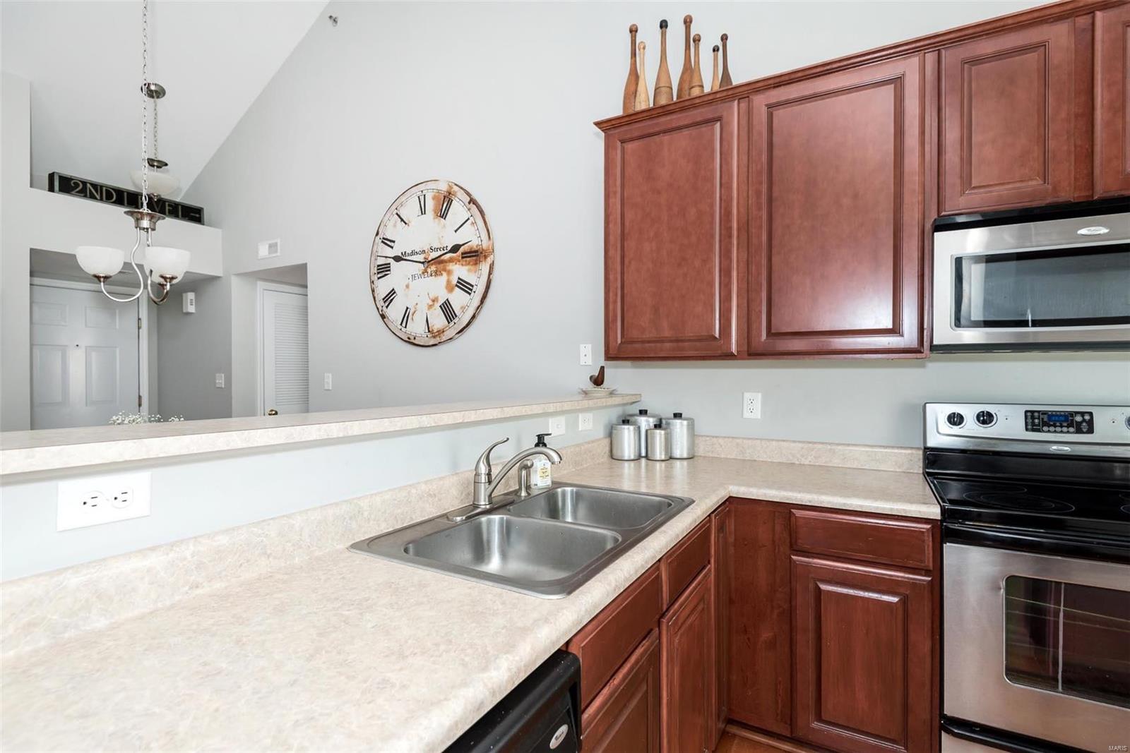 9732 Crayford Road, Unit 5H St. Louis, MO 63123 - Photo 13 of 28 Gallery Image 13