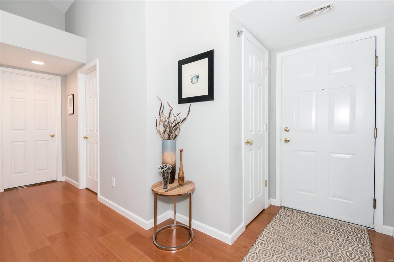 9732 Crayford Road, Unit 5H St. Louis, MO 63123 - Photo 3 of 28 Gallery Image 3