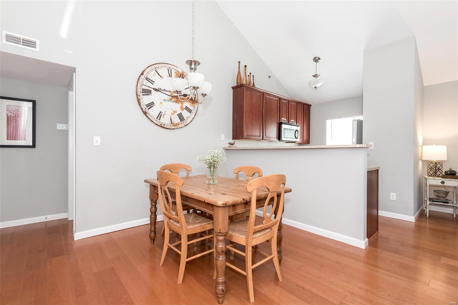 9732 Crayford Road, Unit 5H St. Louis, MO 63123 - Photo 9 of 28 Gallery Image 9