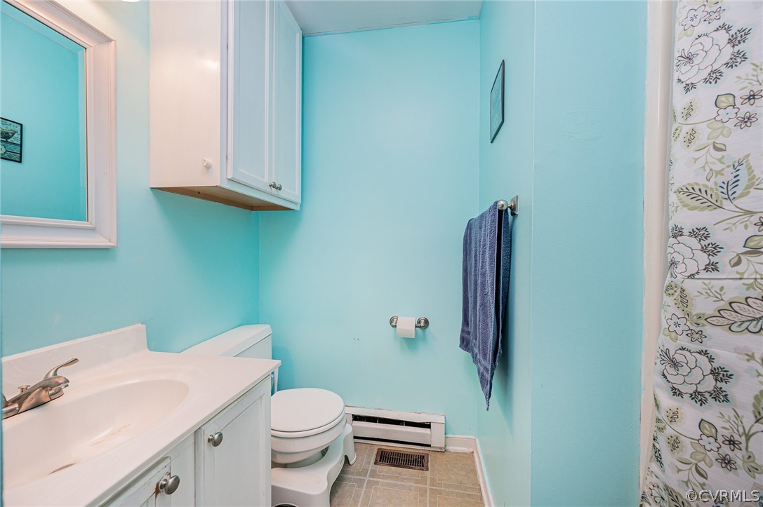 2607 Beaver Falls Road Midlothian, VA 23112 - Photo 12 of 26 First level full hall bath