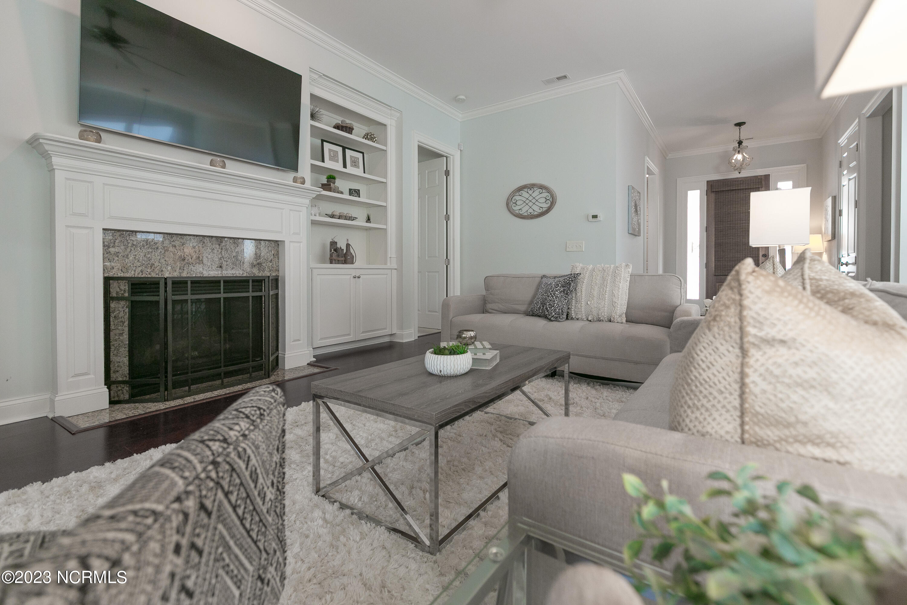 535 Tanbridge Road Wilmington, NC 28405 - Photo 27 of 50 Large living room with recessed lighting, fireplace, and built-in shelves