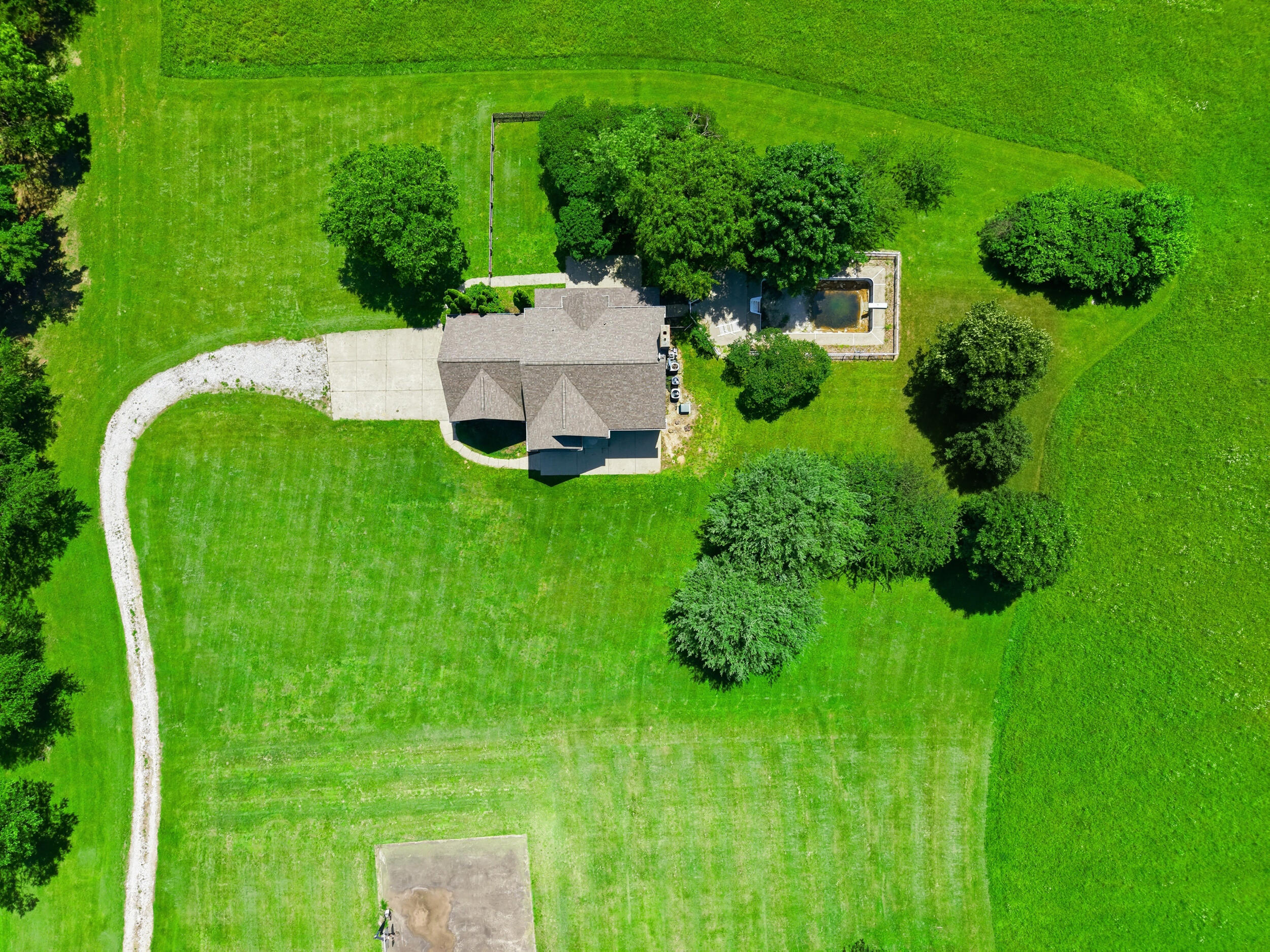 5650 Russell Cave Road Lexington, KY 40511 - Photo 4 of 58 49_dji_fly_20260528_153920_0318_17800725