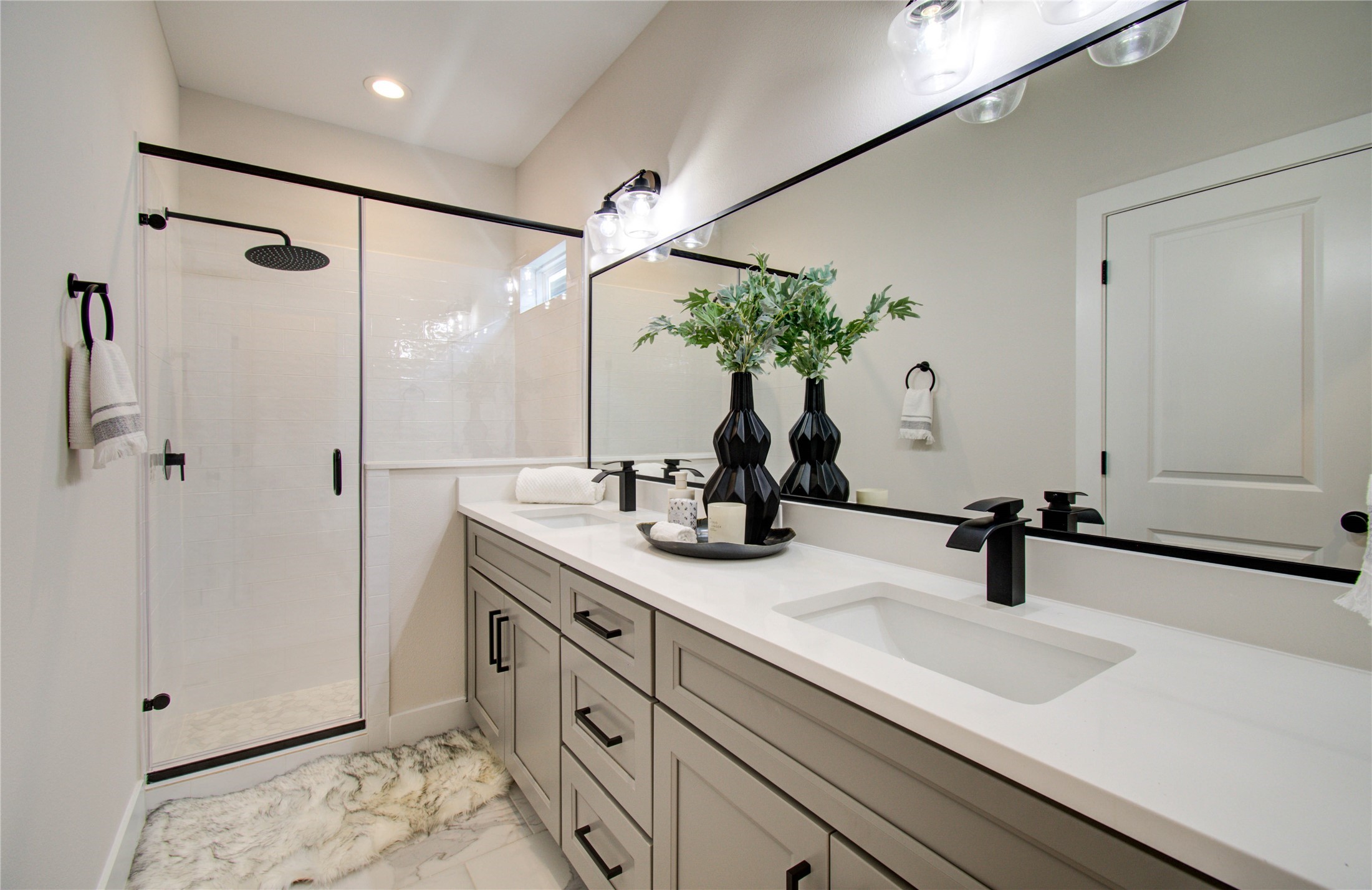 2626 West Tidwell Road, Unit B Houston, TX 77091 - Photo 4 of 25 Gallery Image 4