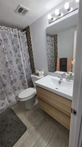 $2,550 | 1985 South Ocean Drive, Unit 21D, Hallandale Beach, FL 33009