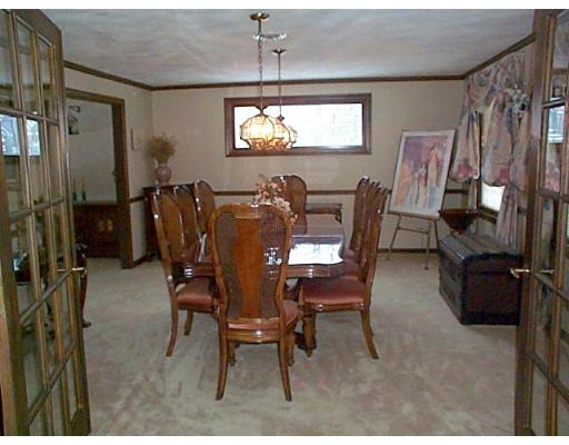 958 Salem End Road Framingham, MA 01702 - Photo 3 of 22 a dining room with furniture and window