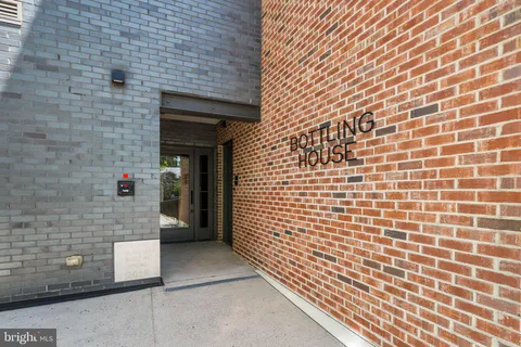 $820,000 | 521 North Washington Street, Unit 101, Alexandria, VA 22314