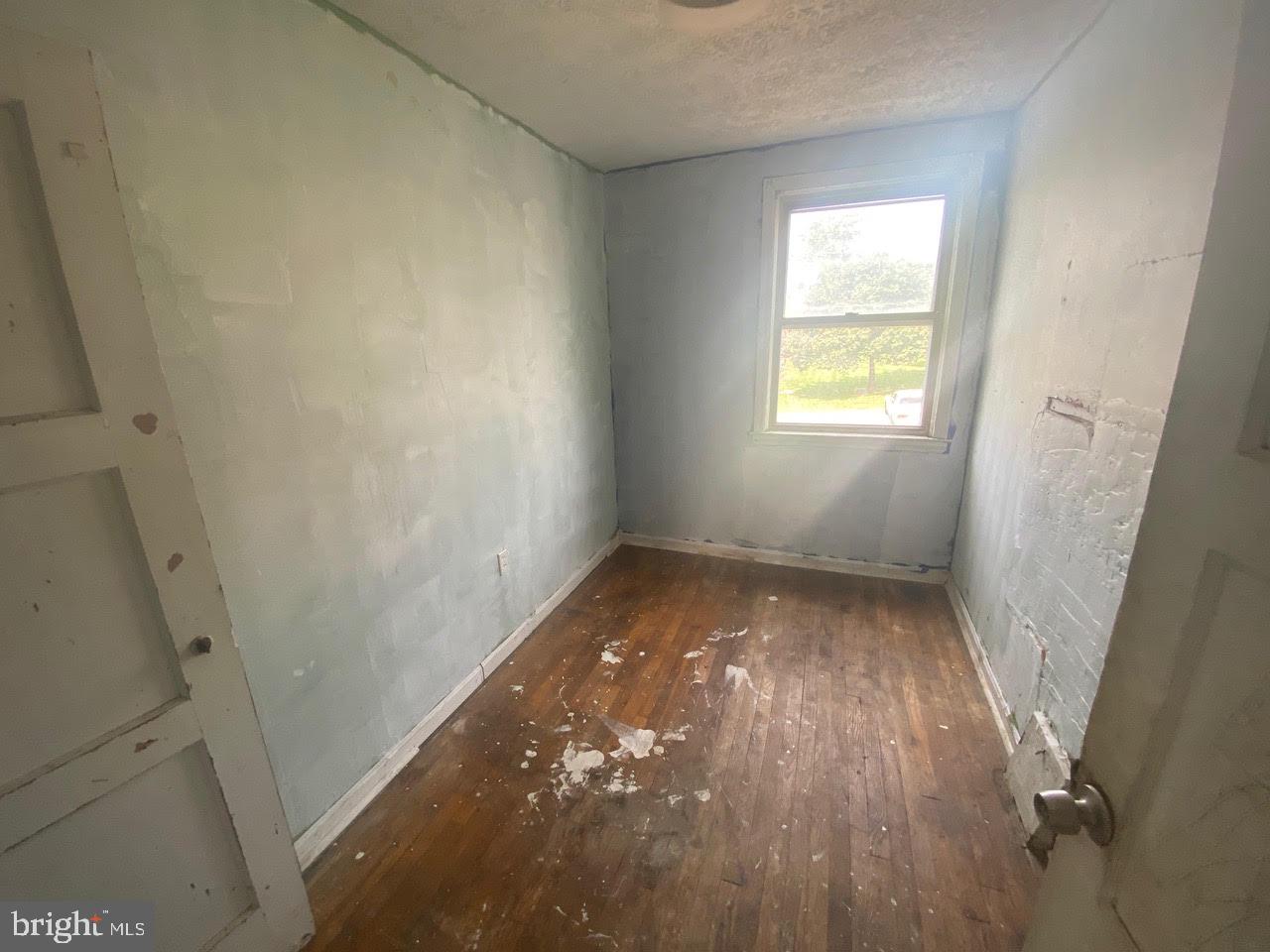 728 Roundview Road Baltimore, MD 21225 - Photo 8 of 12 Gallery Image 8