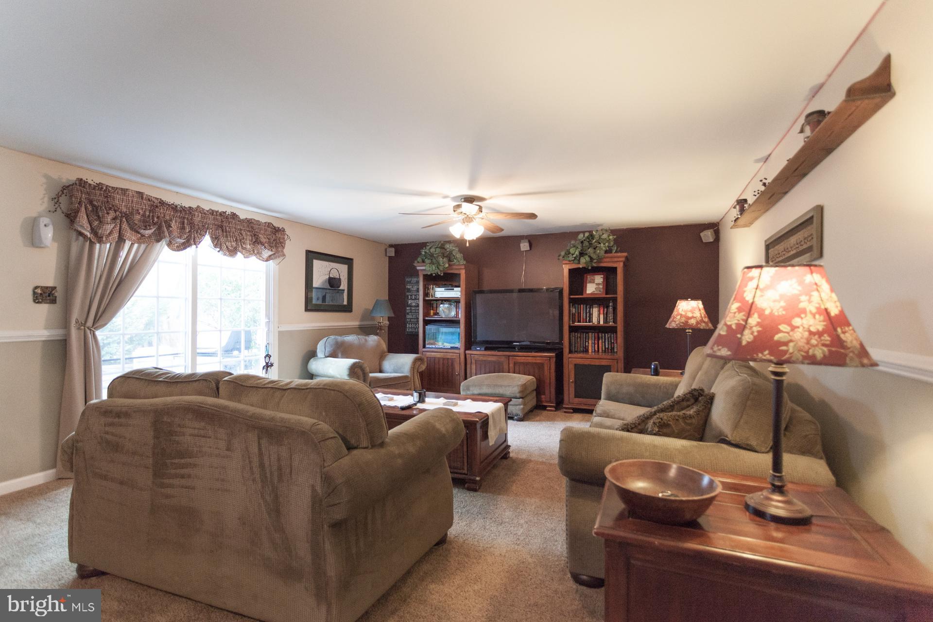 807 Hanford Road Fairless Hills, PA 19030 - Photo 14 of 32 Family Room