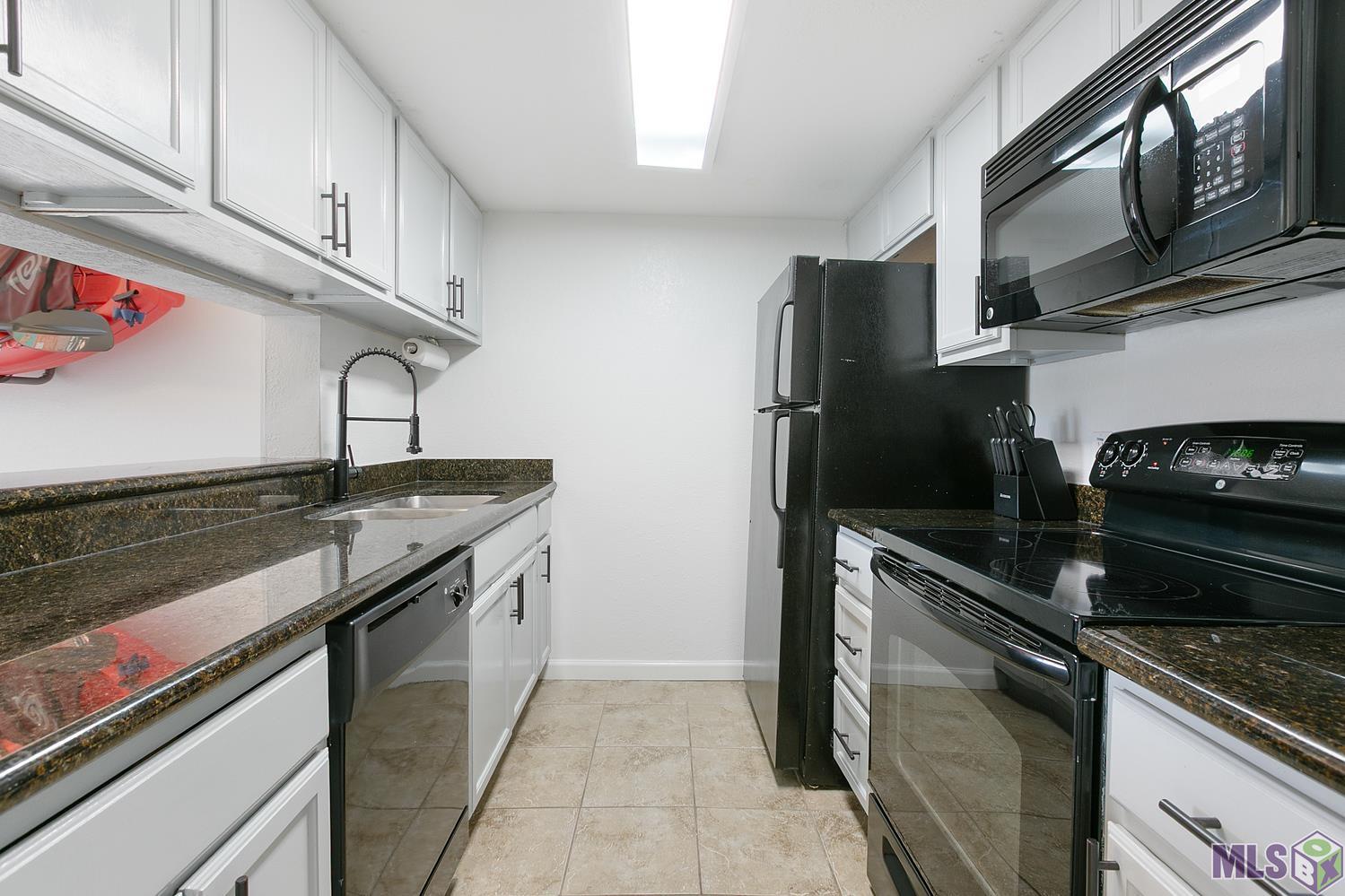 10302 West Winston Avenue, Unit 11 Baton Rouge, LA 70809 - Photo 6 of 18 Fully functional kitchen