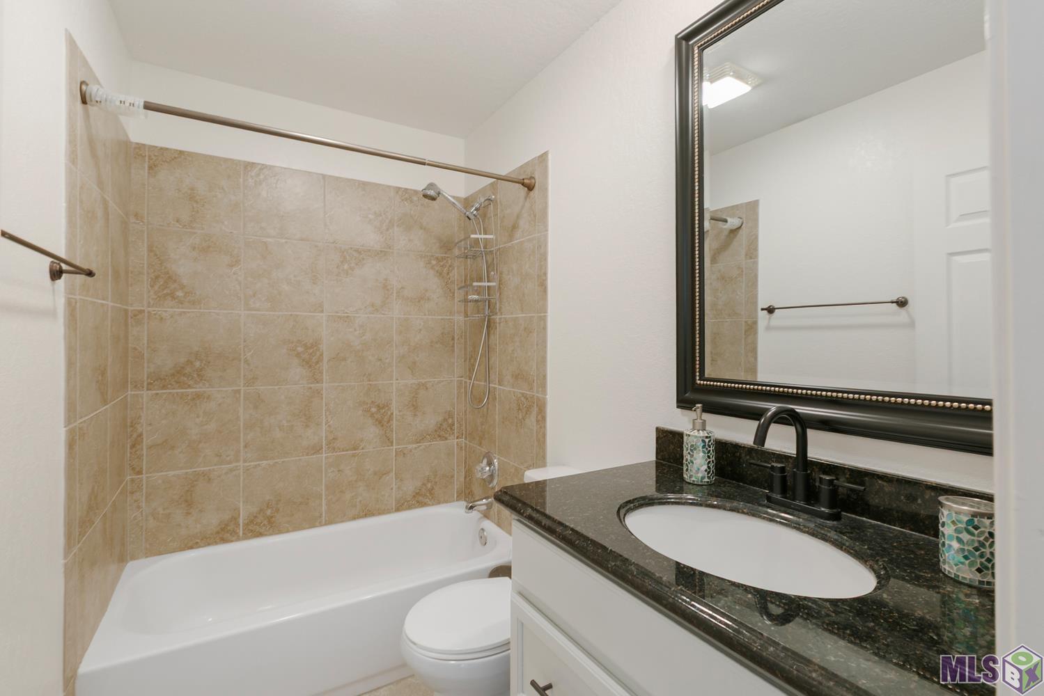 10302 West Winston Avenue, Unit 11 Baton Rouge, LA 70809 - Photo 8 of 18 Primary Bathroom