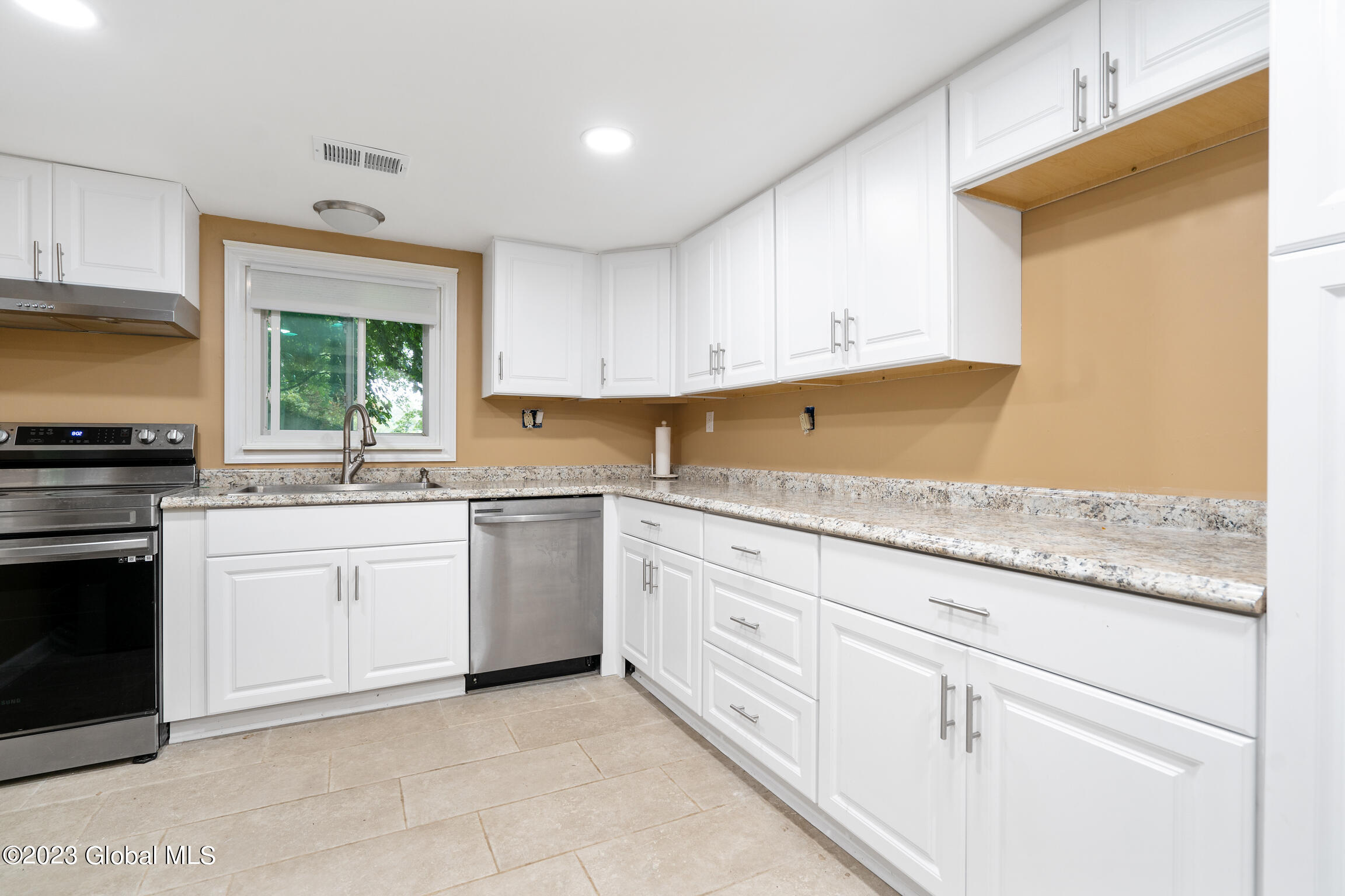 52 Guideboard Road Waterford, NY 12188 - Photo 5 of 25 5