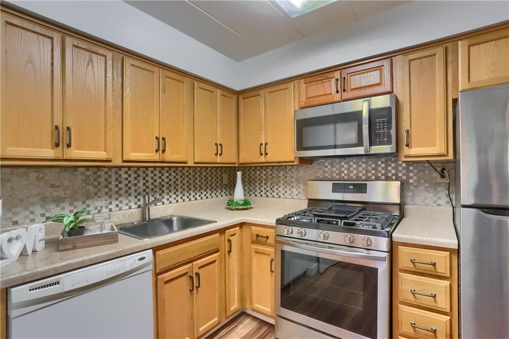 5 Bayard Road, Unit 412 Pittsburgh, PA 15213 - Photo 20 of 48 Gallery Image 20