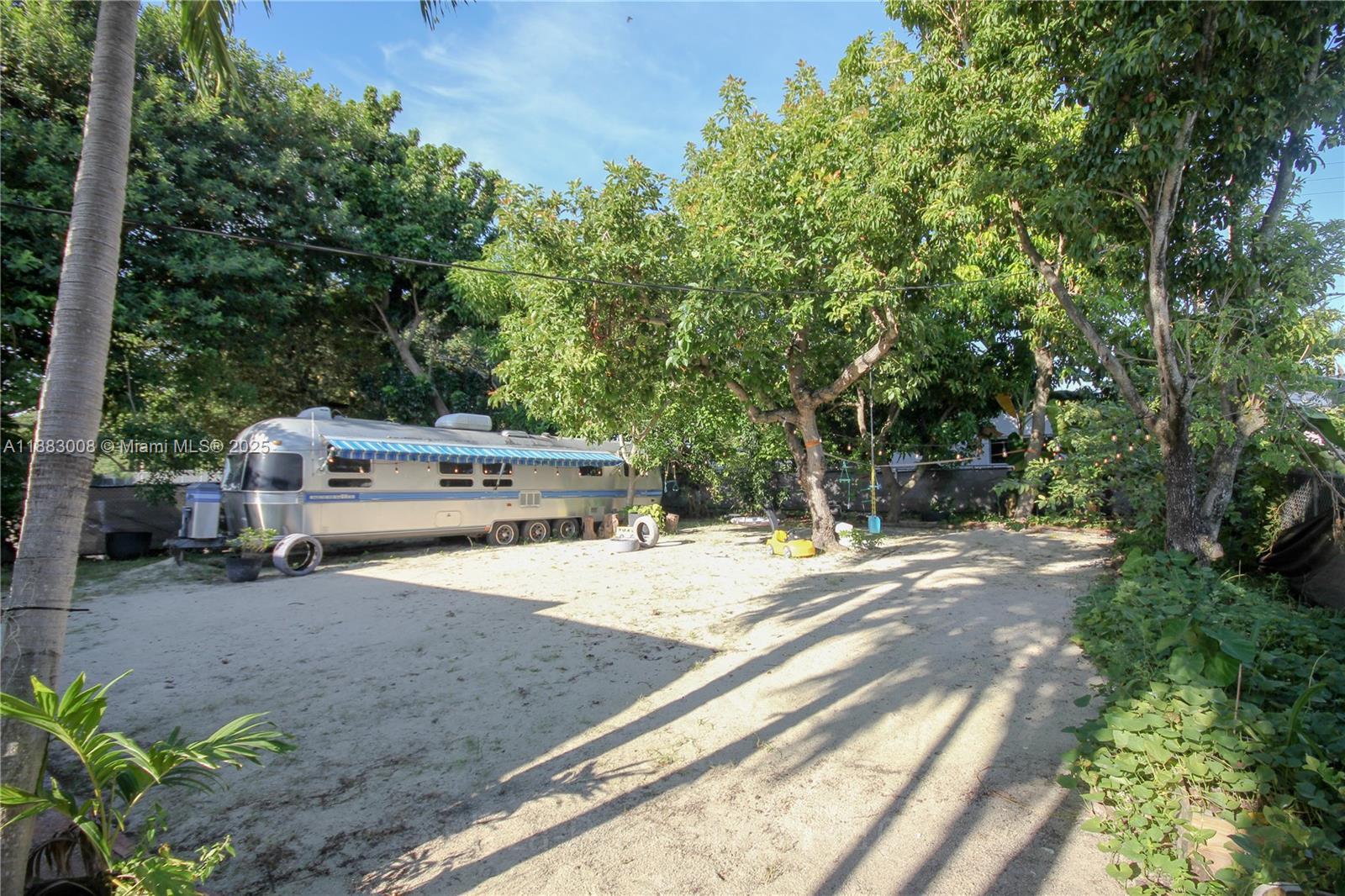 2754 Southwest 36th Avenue Miami, FL 33133 - Photo 30 of 35