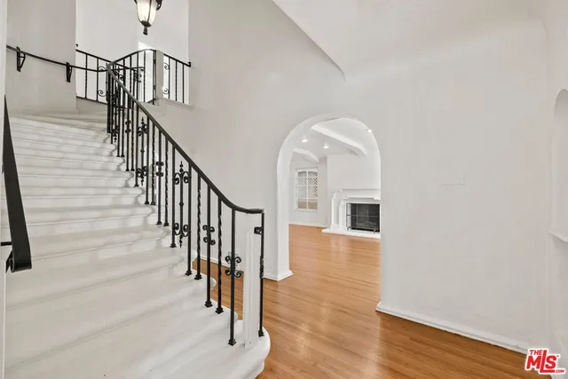 $8,995 | 141 South Vista Street, Los Angeles, CA 90036