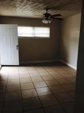 a view of a livingroom with window