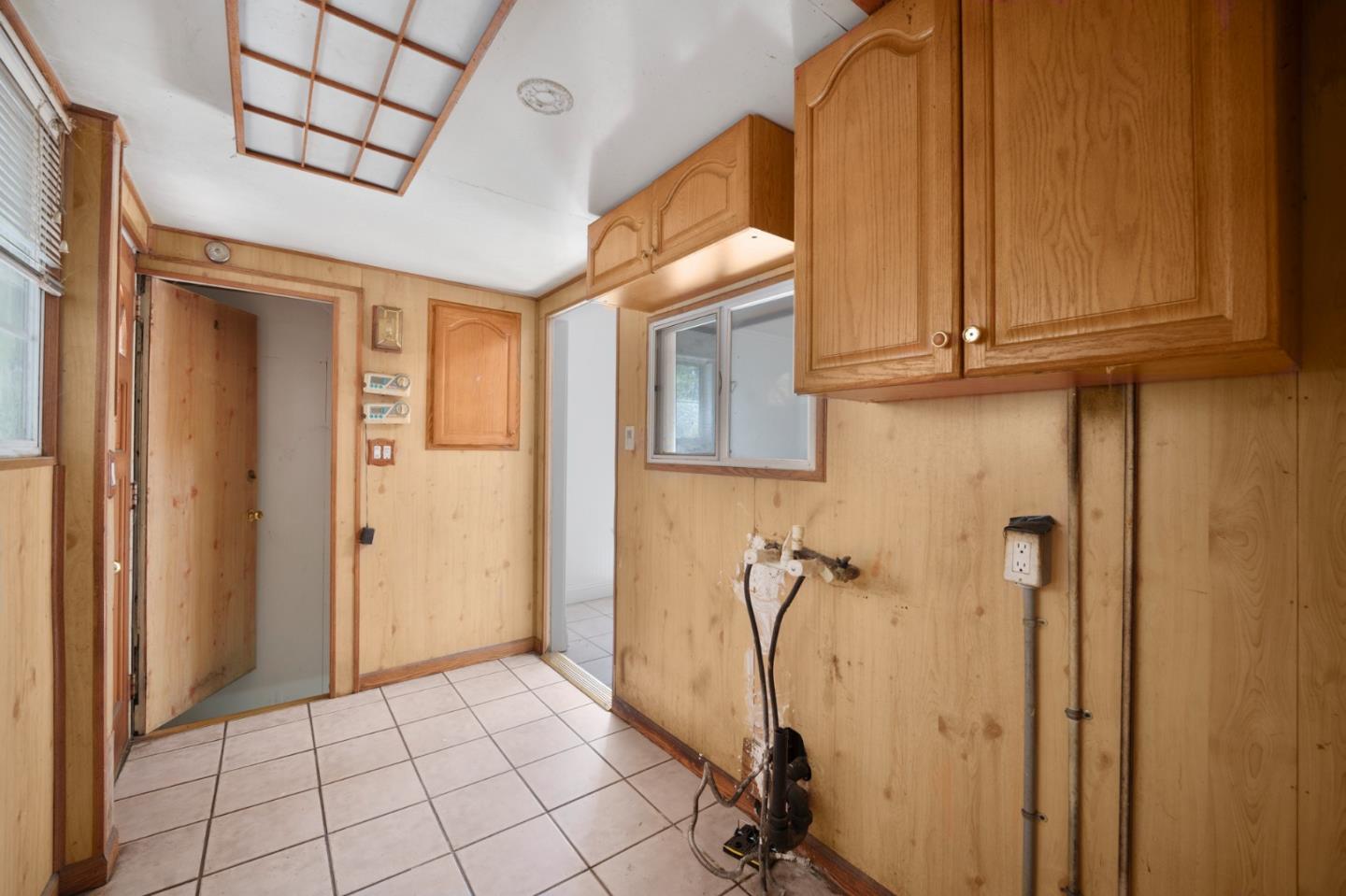 674 South 5th Street San Jose, CA 95112 - Photo 19 of 32 a view of an empty room