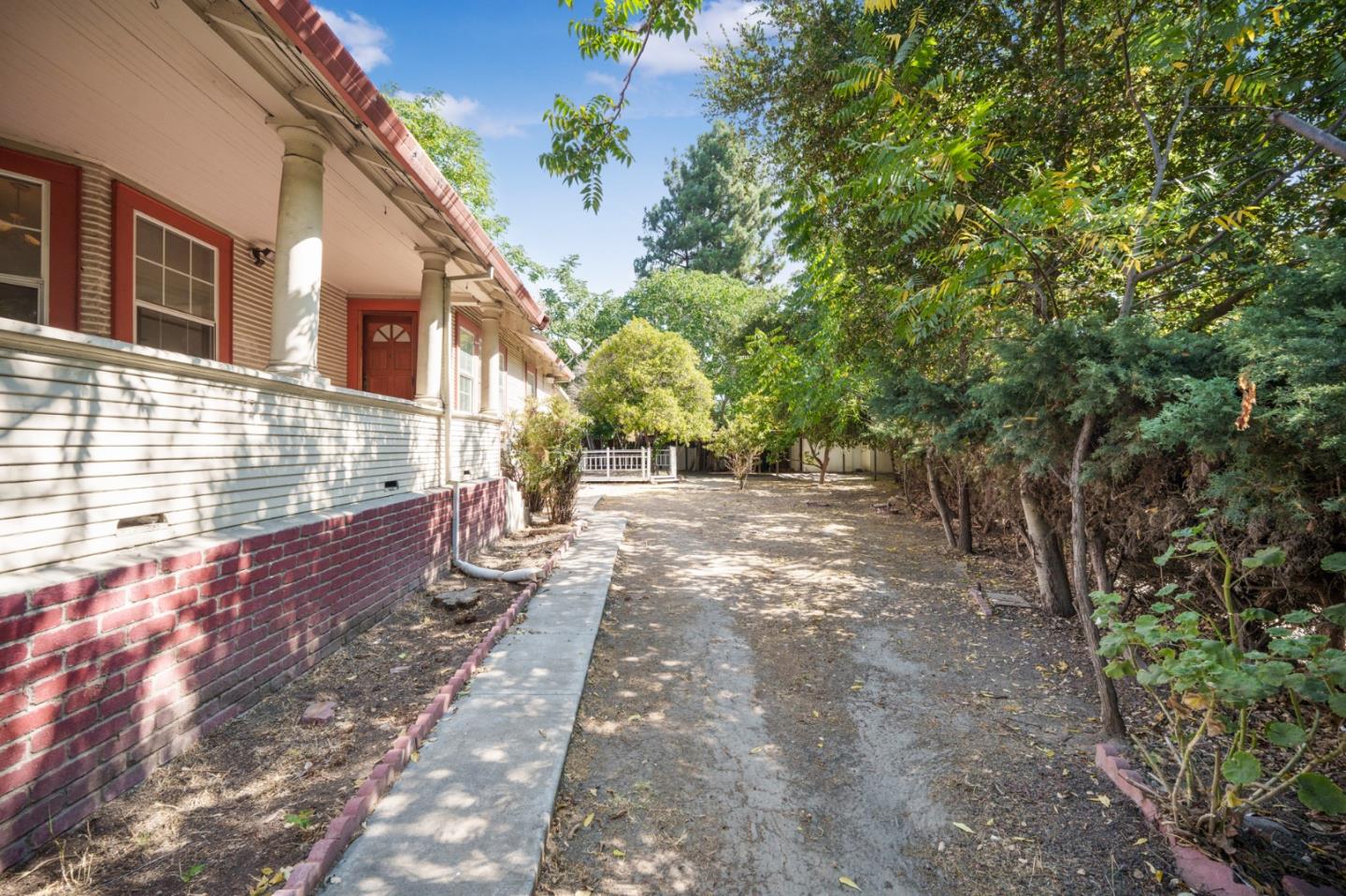 674 South 5th Street San Jose, CA 95112 - Photo 4 of 32 a view of yard with large tree