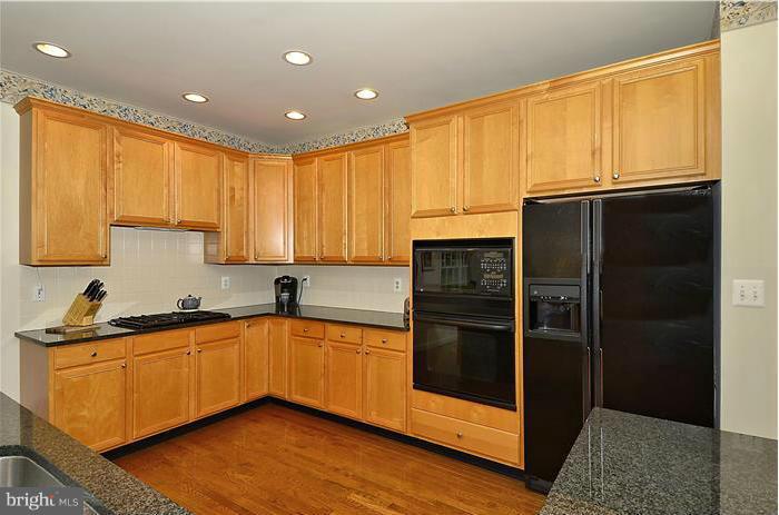 162 Colony Crossing Edgewater, MD 21037 - Photo 17 of 30 Kitchen
