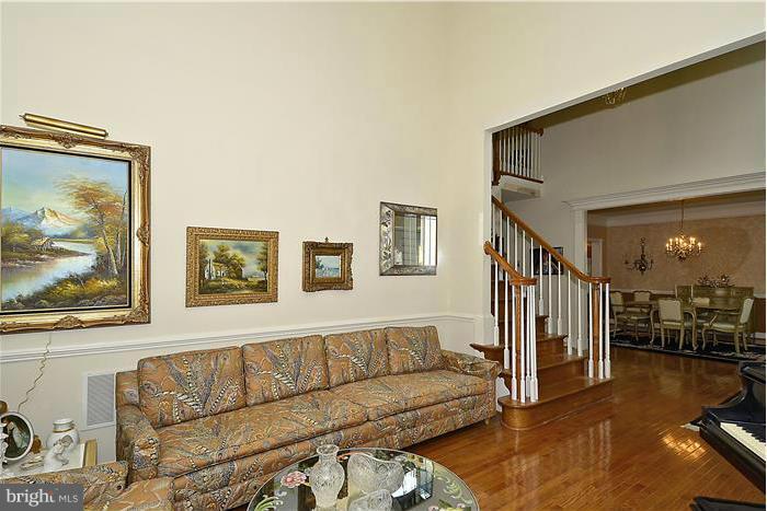 162 Colony Crossing Edgewater, MD 21037 - Photo 8 of 30 Living Room